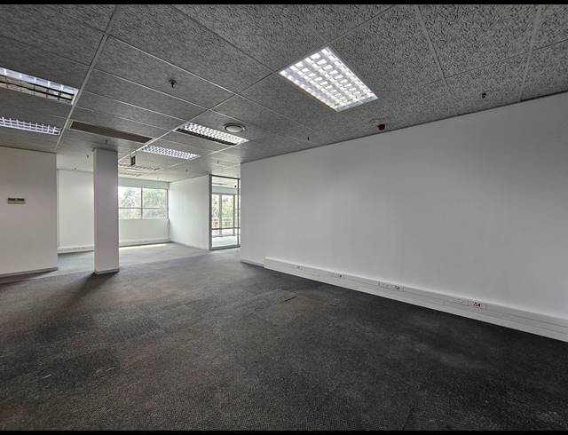 7,671M² WAREHOUSE TO LET IN LONGMEADOW